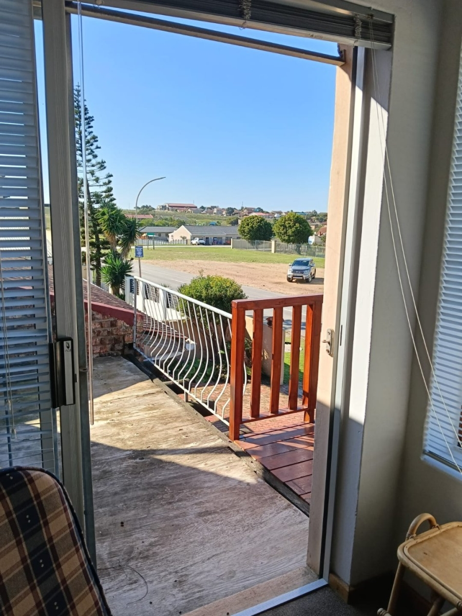 3 Bedroom Property for Sale in Wavecrest Eastern Cape